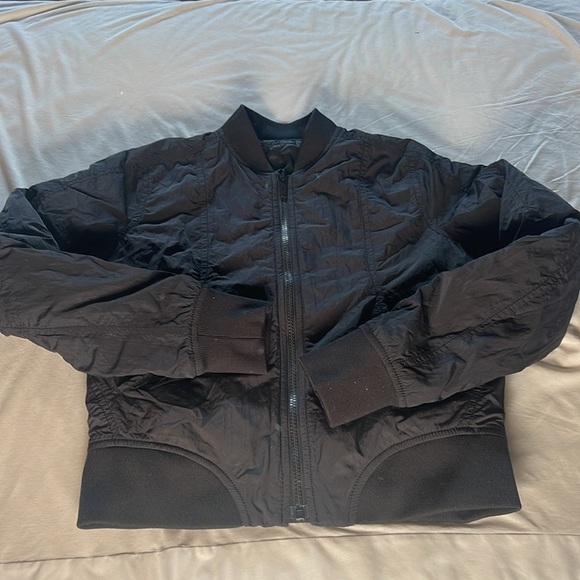 Lululemon Flip It & Reverse It Jacket
Black 4 - Picture 4 of 9
